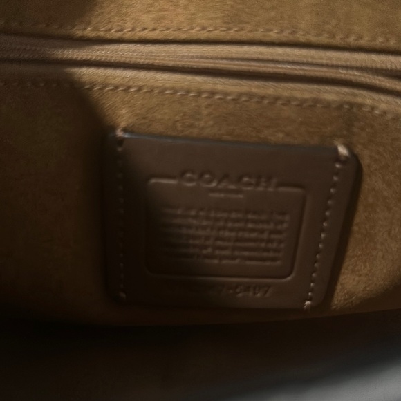 Elegant Cream Leather Shoulder Bag - Picture 2 of 5